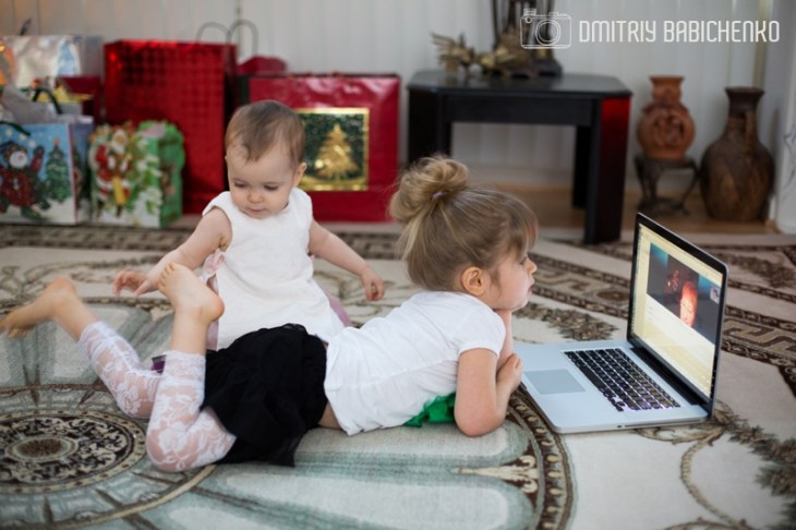 Daniella and Sophia Skyping with Grandma