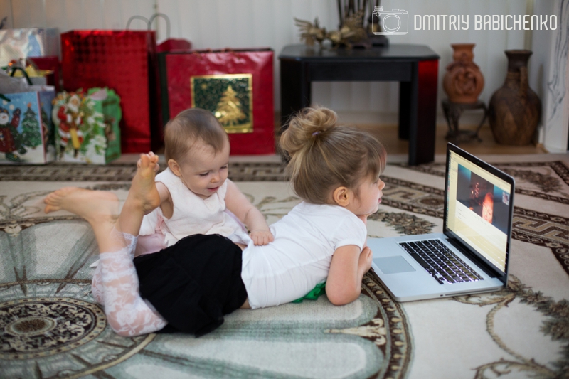 Daniella and Sophia Skyping with Grandma