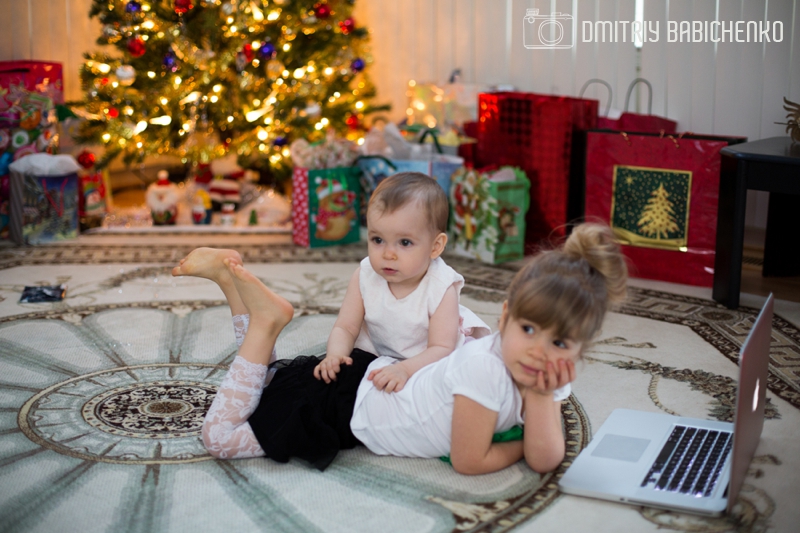 Daniella and Sophia Skyping with Grandma